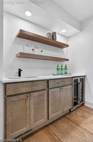 2141 Hickory Leaf Court N, Rochester Hills, MI 48309