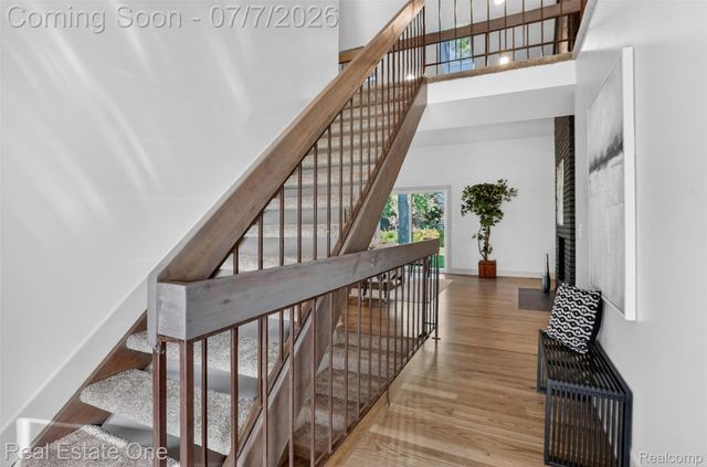 2141 Hickory Leaf Court N, Rochester Hills, MI 48309