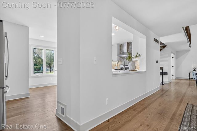 2141 Hickory Leaf Court N, Rochester Hills, MI 48309