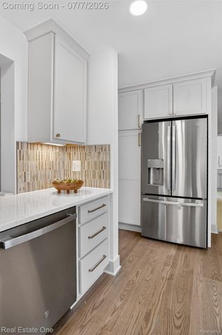 2141 Hickory Leaf Court N, Rochester Hills, MI 48309