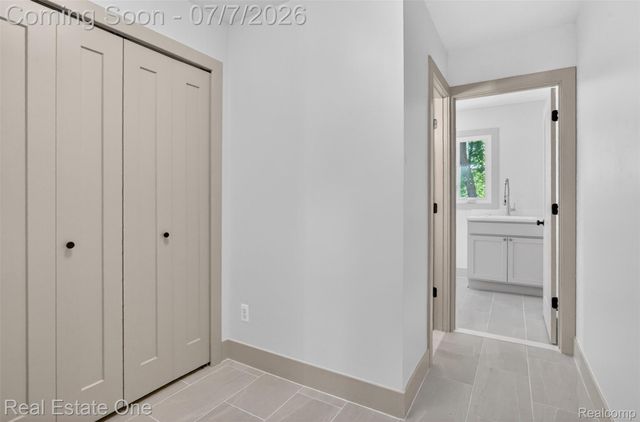 2141 Hickory Leaf Court N, Rochester Hills, MI 48309