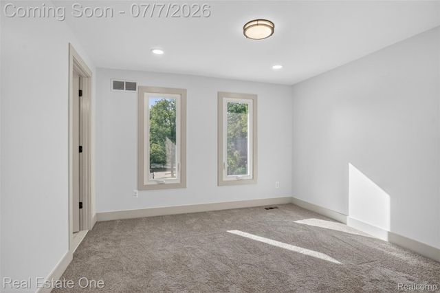 2141 Hickory Leaf Court N, Rochester Hills, MI 48309