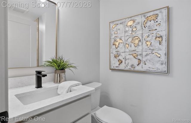 2141 Hickory Leaf Court N, Rochester Hills, MI 48309