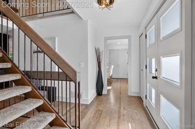 2141 Hickory Leaf Court N, Rochester Hills, MI 48309
