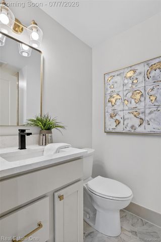 2141 Hickory Leaf Court N, Rochester Hills, MI 48309