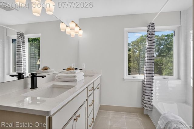 2141 Hickory Leaf Court N, Rochester Hills, MI 48309