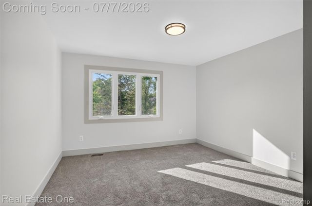 2141 Hickory Leaf Court N, Rochester Hills, MI 48309