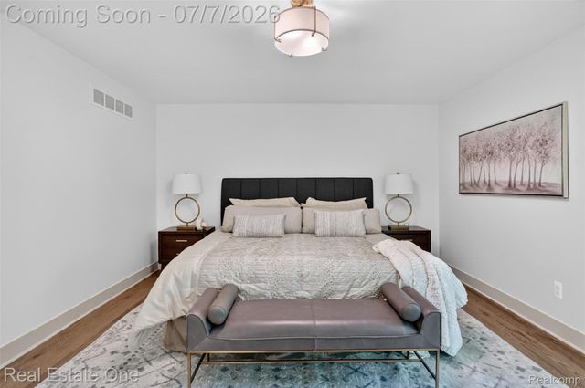 2141 Hickory Leaf Court N, Rochester Hills, MI 48309