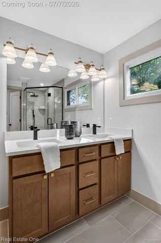 2141 Hickory Leaf Court N, Rochester Hills, MI 48309