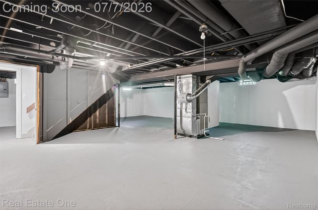 2141 Hickory Leaf Court N, Rochester Hills, MI 48309