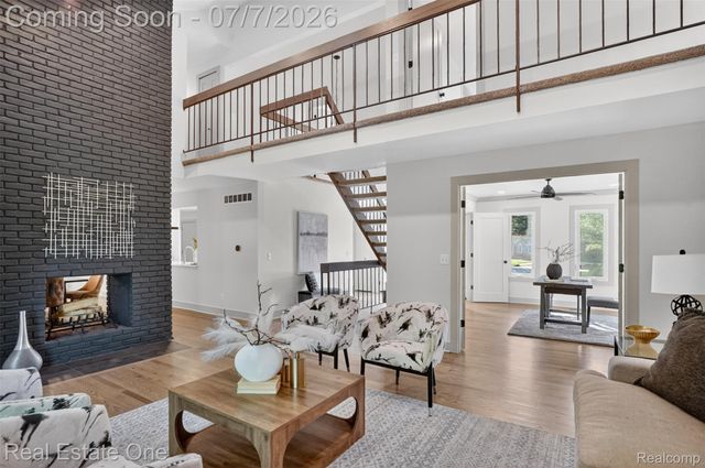 2141 Hickory Leaf Court N, Rochester Hills, MI 48309