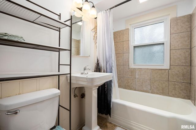 2306 LAURA Avenue, West Peoria, IL 61604