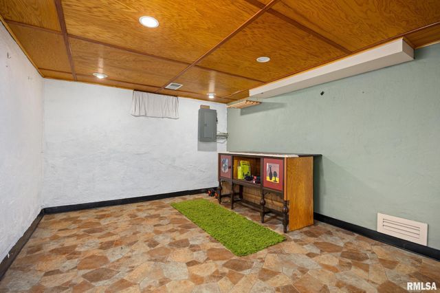 2306 LAURA Avenue, West Peoria, IL 61604