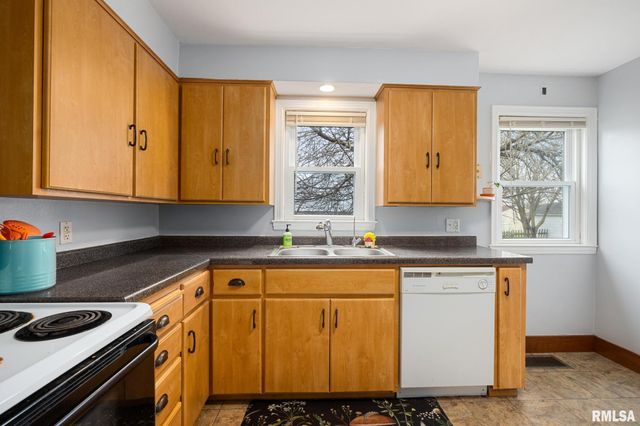 2306 LAURA Avenue, West Peoria, IL 61604