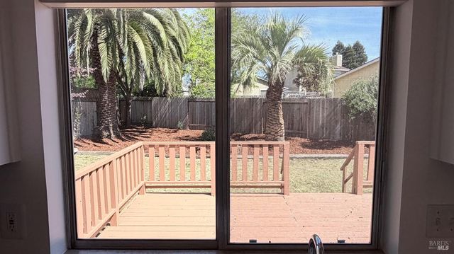 1775 Northstar Dr, Petaluma, CA 94954