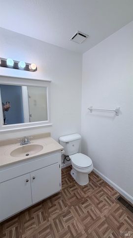 1775 Northstar Dr, Petaluma, CA 94954