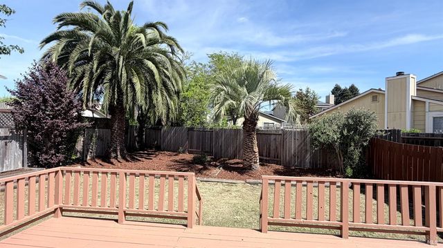 1775 Northstar Dr, Petaluma, CA 94954