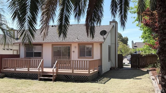 1775 Northstar Dr, Petaluma, CA 94954