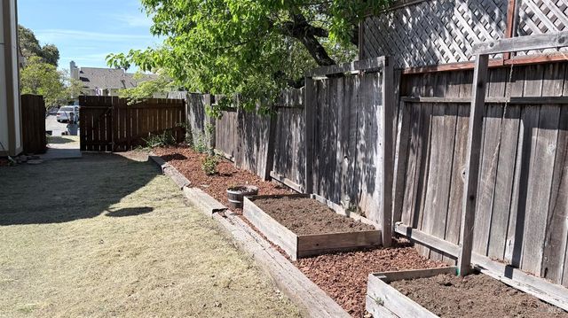 1775 Northstar Dr, Petaluma, CA 94954