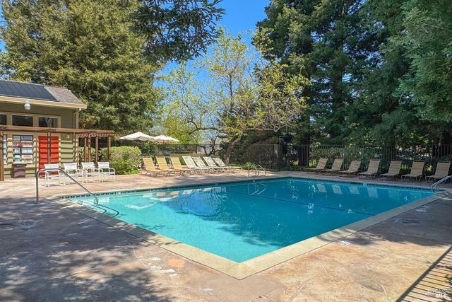 1775 Northstar Dr, Petaluma, CA 94954