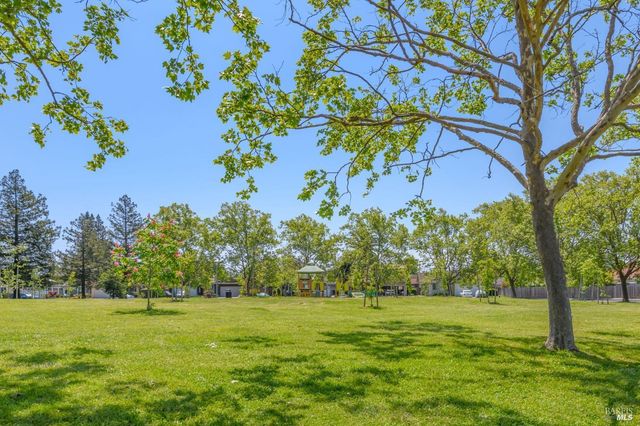 1775 Northstar Dr, Petaluma, CA 94954