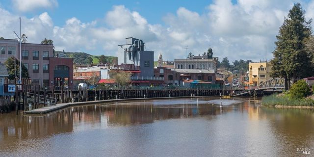 1775 Northstar Dr, Petaluma, CA 94954