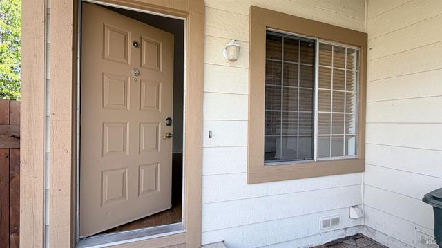 1775 Northstar Dr, Petaluma, CA 94954