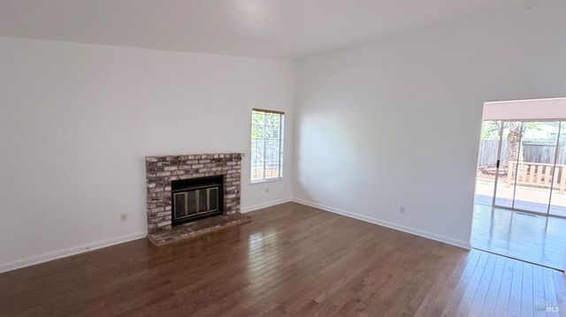 1775 Northstar Dr, Petaluma, CA 94954