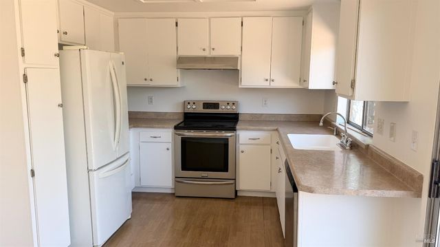 1775 Northstar Dr, Petaluma, CA 94954