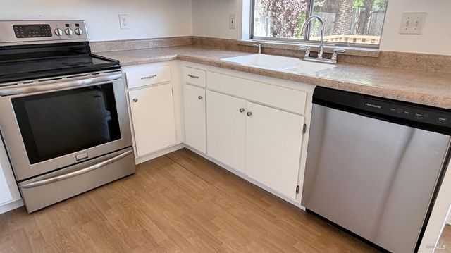 1775 Northstar Dr, Petaluma, CA 94954