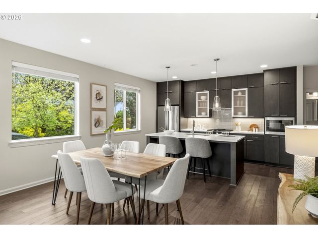 2232 N HOLMAN St, Portland, OR 97217