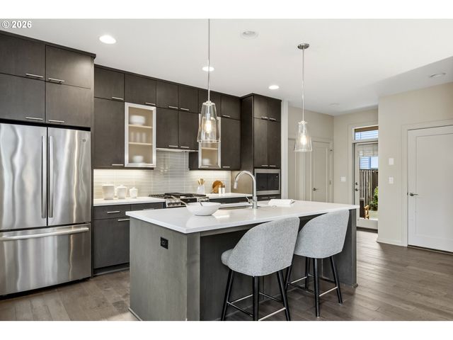 2232 N HOLMAN St, Portland, OR 97217