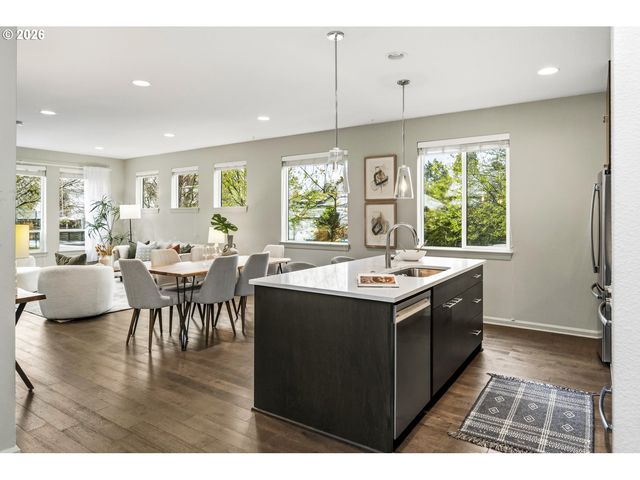 2232 N HOLMAN St, Portland, OR 97217