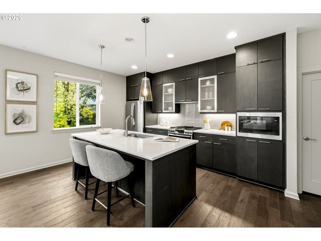 2232 N HOLMAN St, Portland, OR 97217