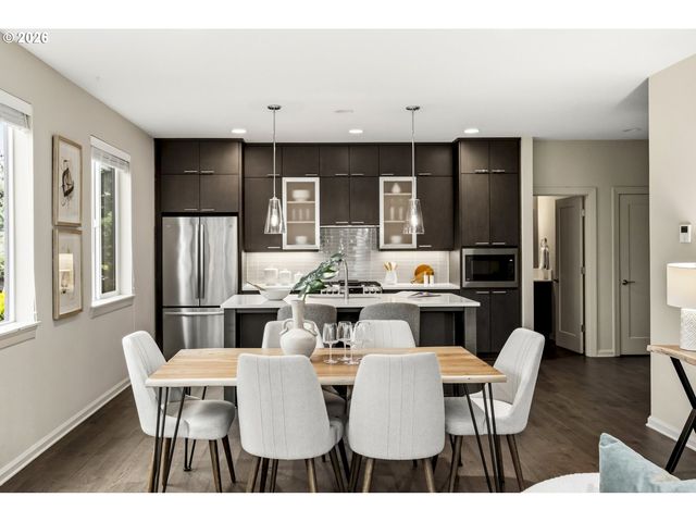 2232 N HOLMAN St, Portland, OR 97217