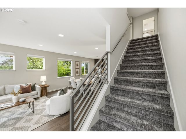 2232 N HOLMAN St, Portland, OR 97217