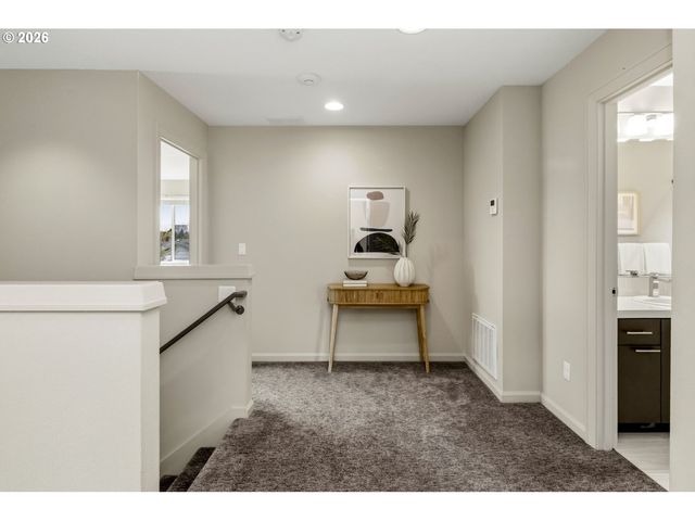 2232 N HOLMAN St, Portland, OR 97217