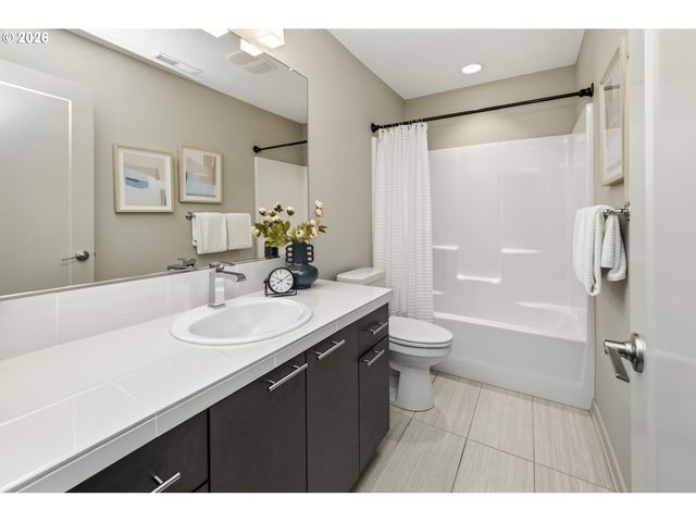 2232 N HOLMAN St, Portland, OR 97217