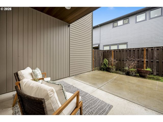 2232 N HOLMAN St, Portland, OR 97217