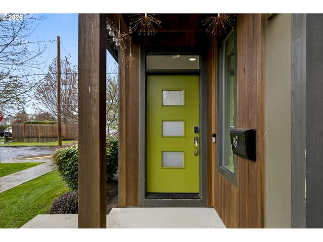 2232 N HOLMAN St, Portland, OR 97217