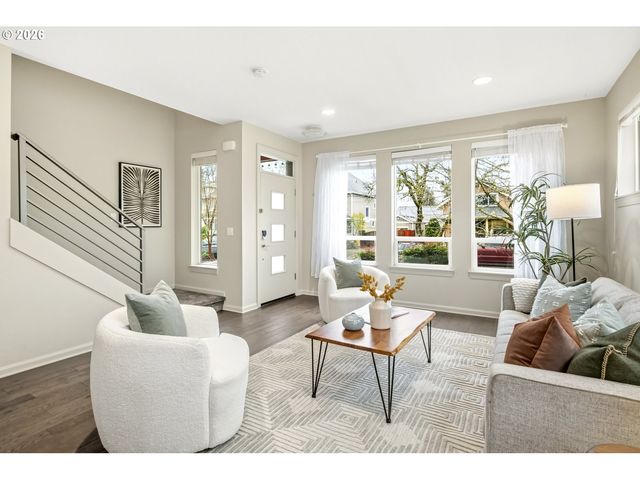 2232 N HOLMAN St, Portland, OR 97217