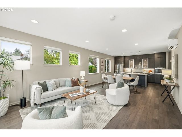 2232 N HOLMAN St, Portland, OR 97217