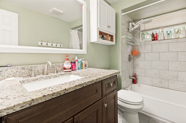 805 Live Oak Lane, Arlington, TX 76012