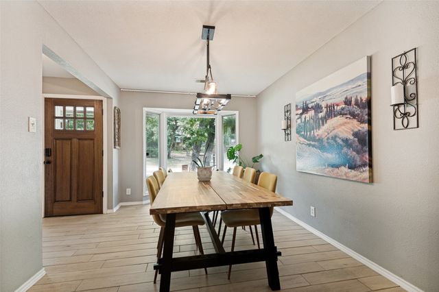 805 Live Oak Lane, Arlington, TX 76012