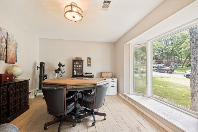 805 Live Oak Lane, Arlington, TX 76012