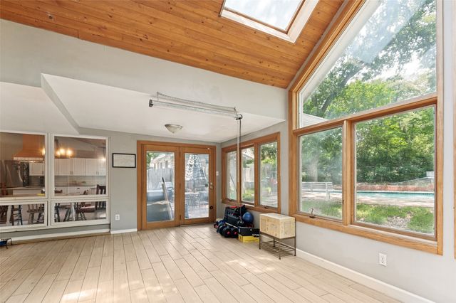 805 Live Oak Lane, Arlington, TX 76012