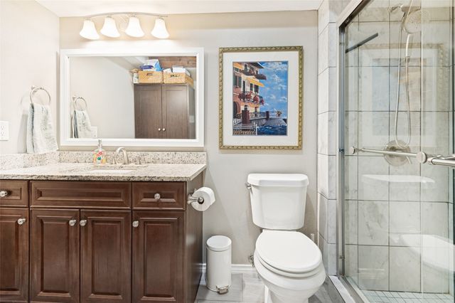 805 Live Oak Lane, Arlington, TX 76012