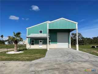196 Circle Hook, Port O'connor, TX 77982