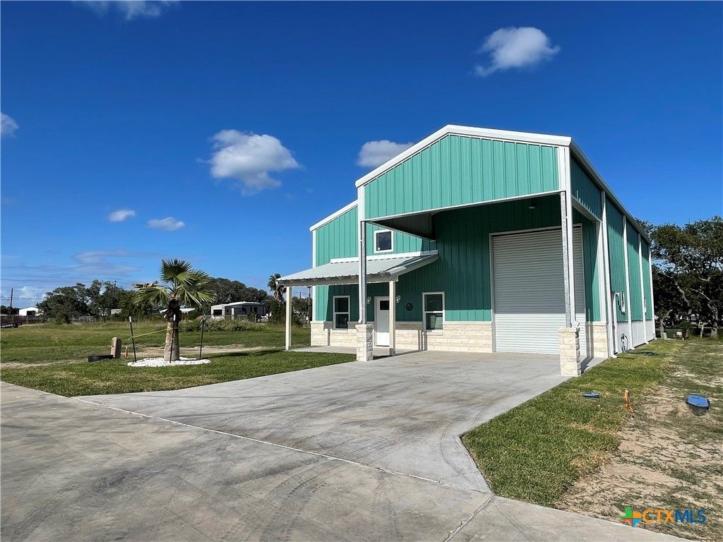 Image 30 of property listing at 196 Circle Hook, Port O'connor, TX 77982