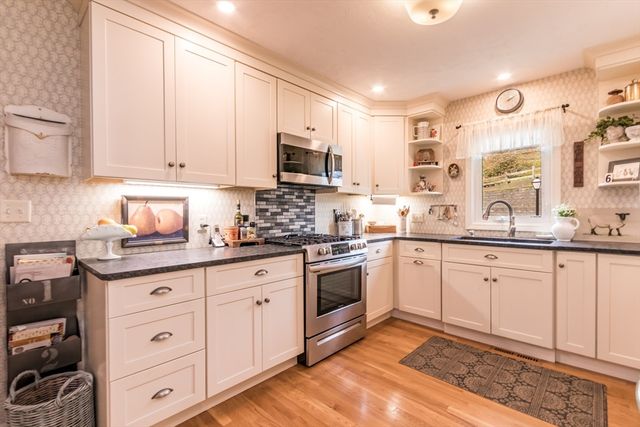 6 Aspen Rd 6, Bourne, MA 02532